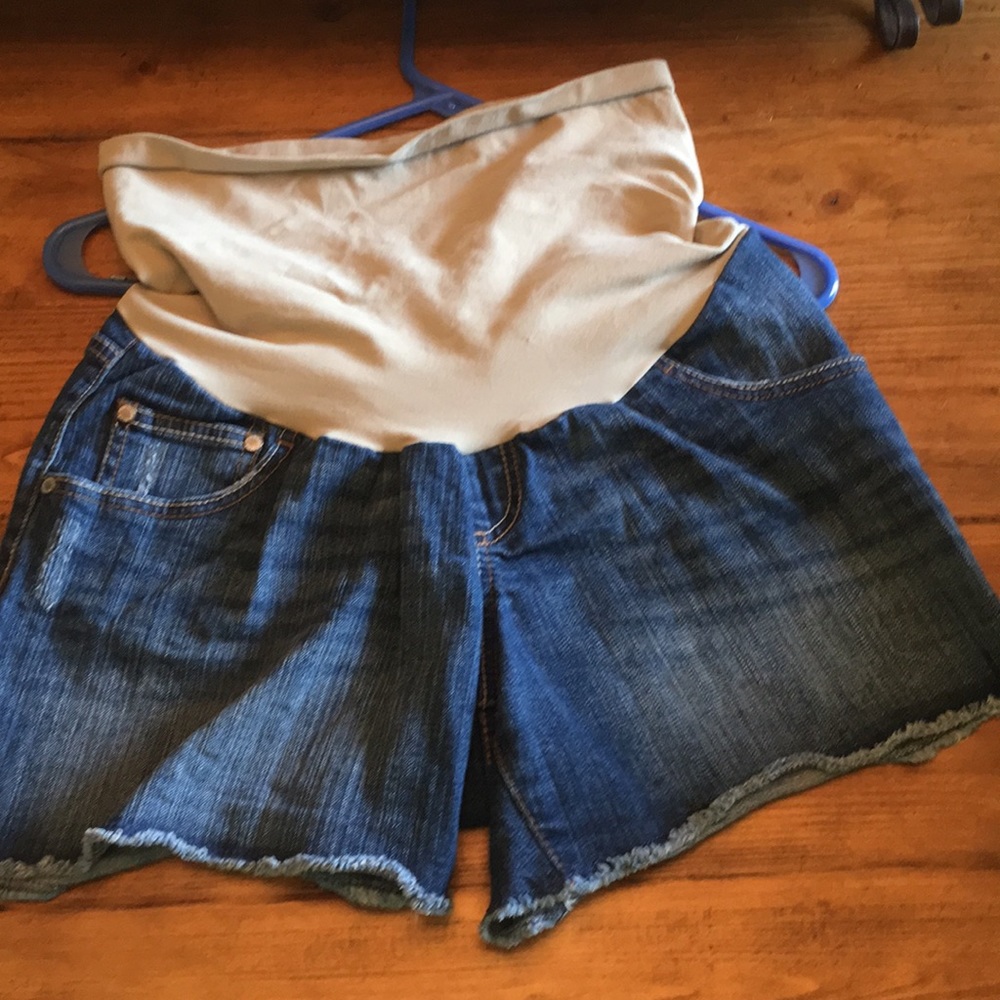 Maternity shorts
